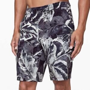 Lululemon Pace Breaker Short 9" Liner Tropical Shadow Sea Salt Multi Small EUC